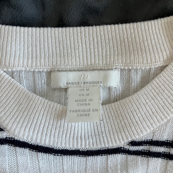 H&M long sleeve knit top, white and black - Picture 2 of 2